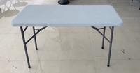 Table rectangulaire en plastique blanche de 4 pieds pour l'extérieur Table de banquet en plastique non pliante au milieu