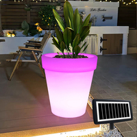 Pot de fleurs solaire LED blanc personnalisé IP65, en plastique lumineux pour l'aménagement paysager, l'éclairage extérieur de la cour, de la villa et de la pelouse