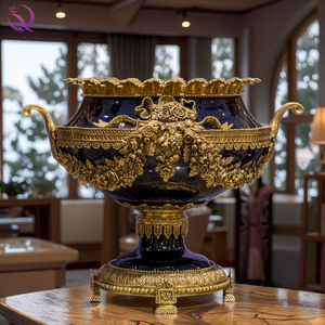 Jarrón de Porcelana Negra de Alta Calidad, Estilo Europeo, con Detalles en Latón, para Decoración del Hogar - Product Image 1