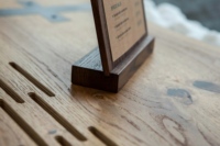 Porte-menu en bois de teck rétro, adapté aux bars, cafés, possibilité de gravure personnalisée et de logo, couleur bois, support de table, panneau de menu, clip