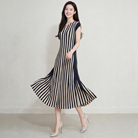 Robe plissée Miyake à rayures à manches courtes décontractée pour femme, dernière collection Printemps/Été 2026
