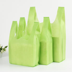 Bolsa de tela no tejida personalizada, reciclable, biodegradable y reutilizable, estilo camiseta, con asa de parche para empaque de regalos - Product Image 1