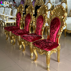 LEDA les chaises et les canapés de mariage rouge utilisés par la mariée et le marié, le trône de canapé dans le style royal, tous disponibles à la vente. - Product Image 2