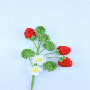 Ramo de tulipán de rosas y fresas de ganchillo hecho a mano, flores artificiales perfectas para siempre, regalo para novia, mamá, mujer, planta de punto - Product Image 4