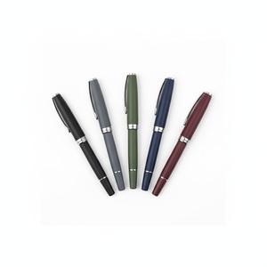 Stylo plume noir mat avec pointe en acier brossé, corps en laiton laqué, logo personnalisé, cadeau d'affaires, 0,5 mm - Product Image 6