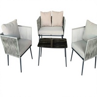 Ensemble de salle à manger d'extérieur contemporain 4 pièces en rotin tressé, résistant aux intempéries, avec coussins imperméables en corde grise, mobilier d'extérieur d'appoint