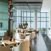 Orangefurn Mobilier confortable pour hôtels, restaurants, cafés, bars et complexes hôteliers, incluant chaises de salle à manger et banquettes rembourrées