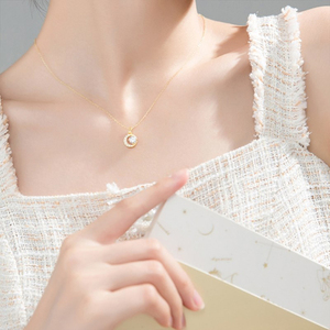 Collar CANNER con Colgante de Luna Creciente, Minimalista y Elegante, Chapado en Oro de 18k, Plata de Ley 925, con Circonita Cúbica, Joyería Fina - Product Image 6