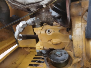Mini-excavatrice sur chenilles Caterpillar CAT 305.5E2 d'occasion, 5,5 tonnes, petite pelle sur chenilles en caoutchouc, faible nombre d'heures, certifiée EPA CE, pour travaux agricoles et aménagement paysager - Product Image 3