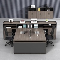 Mobilier de bureau à combinaison simple pour 2 personnes Bureau de superviseur de gestionnaire financier avec ensemble de chaises Bureau de personnel à panneaux de bois pour plusieurs personnes
