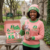 Ensemble cadeau bonnet pompon personnalisé avec logo, rose et vert, lettres grecques, souvenir universitaire pour sororité