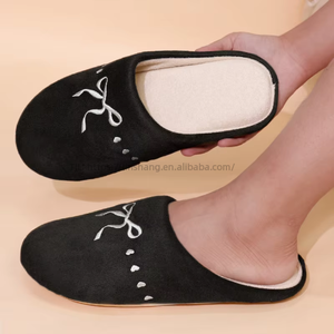 Chaussons plats pour femmes de haute qualité avec empeigne en faux daim et bout fermé – Qualité haut de gamme, vente en gros - Product Image 6