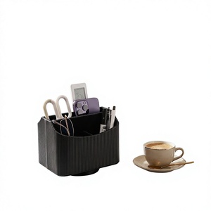 Cross-border licht-luxe lederen moderne minimalistische 360 graden draaibare opbergbox met 3 compartimenten, geschikt voor salontafel, bureau, en afstandsbedieningen. - Product Image 1