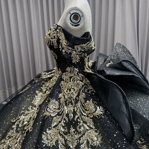Robe De Pelota Robe De Quinceanera noire à épaules dénudées Robe De Quinceanera en dentelle métallisée à paillettes scintillantes Robe de bal plissée pour les fêtes - Product Image 4