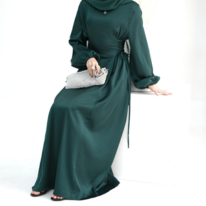 Vente en gros B2B, collection Loriya Ramadan, <span class=keywords><strong>abaya</strong></span> en satin pour occasions spéciales et décontractées, avec ceinture ajustable sur le côté, robe musulmane modeste pour femmes - Product Image 1