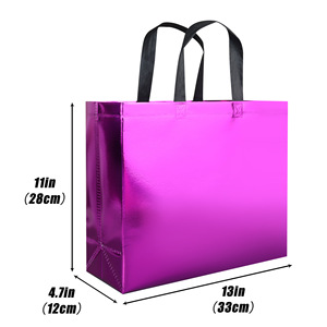 Bolsas de Regalo Doradas de Tela No Tejida con Asas Negras, Paquete de 12, para Ropa, Uso Promocional Ecológico - Product Image 2
