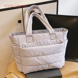 กระเป๋าโท้ท Colefa สีเทาอ่อน นุ่มฟู หรูหรา คุณภาพเยี่ยม ขายดี  สามารถสั่งทำโลโก้ส่วนตัวได้ กระเป๋าโท้ทสีชมพูฟูฟ่อง พร้อมโลโก้ของฉัน - Product Image 2