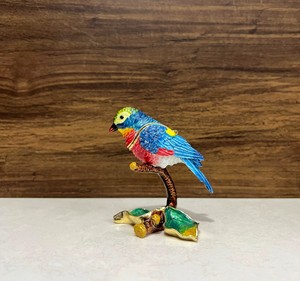 Artesanía Étnica: Pájaro de Latón en Rama para Diseño Moderno y Lujoso, Decoración Colgante para Interiores del Hogar - Product Image 3