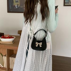 Mini sac à main 7 pouces rouge avec boucle magnétique, sac bandoulière pour femme, usage quotidien - Product Image 4