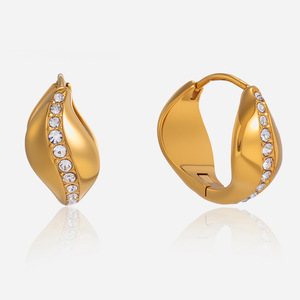 Boucles d'oreilles Huggie en acier inoxydable, forme géométrique, serties de strass, bijoux de soirée - Product Image 1