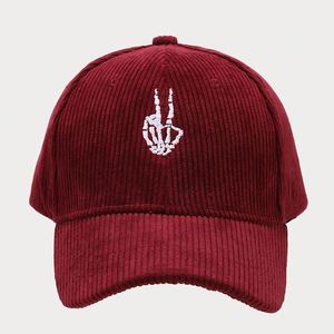 Gorra de béisbol de pana con diseño de esqueleto y dedos, personalizada con logo bordado, para mujer, protección solar para exteriores, estilo Europa América - Product Image 4