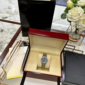 Montre Vacheron Constantin avec cadran bleu, bracelet en acier inoxydable et lunette sertie de diamants pour hommes et femmes - Product Image 3