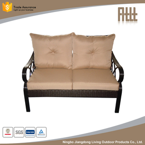Juego de sofá de metal <span class=keywords><strong>para</strong></span> muebles de exterior de aluminio fundido con mesa de té de vidrio y cojines impermeables <span class=keywords><strong>Asientos</strong></span> de patio duraderos <span class=keywords><strong>para</strong></span> jardín - Product Image 5