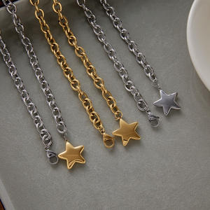 Collar con Colgante de Estrella en Cadena Rolo Gruesa, Chapado en Oro PVD Vintage, Acero Inoxidable Pulido, Resistente al Agua y al Deslustre - Product Image 3