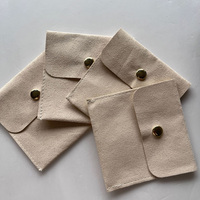 Pochette carrée en microfibre de velours pour bijoux, mini sac anti-poussière à rabat pour bagues et colliers, avec logo personnalisé