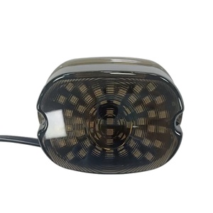 Feu arrière LED fumé Dyno Sportster 883 1200 Road King avec clignotants et feux de freinage pour systèmes de carrosserie de moto - Product Image 1