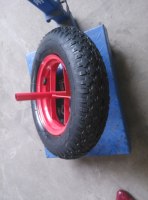 Pneu et roue gonflables pneumatiques en caoutchouc