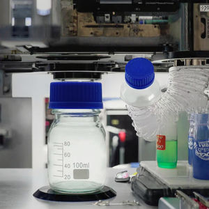 ขวดแก้วทรงกลมสำหรับห้องปฏิบัติการขนาด 250 มล. ทำจากแก้วบอโรซิลิเกต พร้อมฝาเกลียวสีน้ำเงิน สำหรับเก็บสารอาหารและสารเคมี - Product Image 3