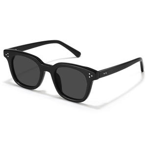 Lunettes de soleil rétro Qianai, monture noire en PC, UV400, lunettes rondes tendance pour femmes avec rivets à points - Product Image 2