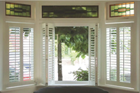 Volets intérieurs multi-matériaux en bois, PVC, composite, pleine hauteur, style café, sur mesure, pour chambre et cuisine, vente en gros
