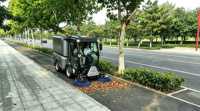 Balayeuse routière autotractée entièrement électrique Howe Tech, nouvelle, avec bac à poussière haute capacité de 2000 L, brosse réglable, pression d'eau froide