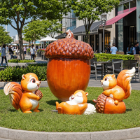 Op maat gemaakte glasvezelhars sculpturen van een eekhoornfamilie, corrosiebestendig, voor decoratie op kinderspeelplaatsen