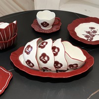 Ensemble de vaisselle rouge tulipe classique de conception durable haut de gamme pour la maison moderne pour un usage domestique et comme cadeaux