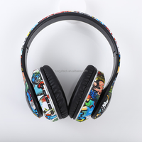 Casque sans fil nouvellement lancé pour enfants Casque en métal à faible retard Conception de graffiti populaire pour l'utilisation du téléphone portable de voyage sportif