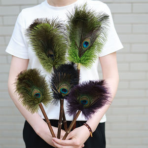 Boho Chic Peacock Duster Petit balai à plumes naturelles de 28cm avec manche en bois et bambou Pendentif prêt pour cadeau - Product Image 6