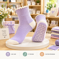 Chaussettes fantaisie avec motifs artistiques, tricotées, cadeau, bordure brodée, logo, taille, gradation, emballage, spécifications, bord festonné