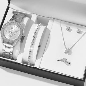 Set Regalo da <span class=keywords><strong>Donna</strong></span> Cinque Pezzi con <span class=keywords><strong>Orologio</strong></span> al Quarzo Placcato Oro e Strass, <span class=keywords><strong>Bracciale</strong></span> Tennis e Gioielli alla Moda all'Ingrosso - Product Image 4