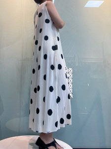PY 2026 Summer New Arrival Casual Miyake Pleated Dress Fashion Dot Round Neck Sleeveless Plus Dress Bulk Clothing Wholesale - Product Image 2