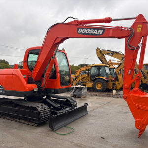 Doosan DX75 Mini Excavadora Ingeniería de precisión utilizada para paisajismo Construcción Demolición Cojinete de engranaje de motor operativo de 7 toneladas - Product Image 1
