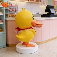 Sculpture de canard en fibre de verre IP Zhang Ya Zi, ornement de point de rassemblement pour snack-bars et lieux touristiques, installation de décoration commerciale
