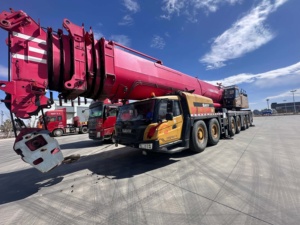 Grúa todoterreno Sany SAC4500 de 450 toneladas con pluma larga para trabajos pesados en carreteras y puertos. - Product Image 1