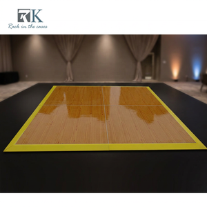 Plateforme de danse moderne en bois jaune veiné avec bords, pour la décoration d'événements - Product Image 2