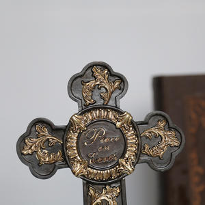 Statue de croix en résine en gros, cadeau religieux chrétien et décoration d'autel, OEM personnalisé pour l'église, le mariage, le enterrement - Product Image 3