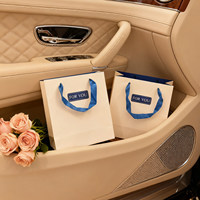 Sacs cadeaux de luxe en papier couché blanc avec logo personnalisé et ruban pour vêtements