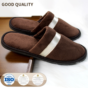 Chaussons d'intérieur jetables personnalisés <span class=keywords><strong>avec</strong></span> logo, doux et antidérapants, pour un confort optimal <span class=keywords><strong>dans</strong></span> les hôtels, les spas et les chambres d'hôtes. - Product Image 3
