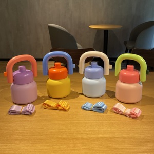 <span class=keywords><strong>Grand</strong></span> thermos de 800ml et bouilloire isolée pour les familles comprenant une grande tasse pour <span class=keywords><strong>parents</strong></span> et une tasse pour enfants avec paille - Product Image 5